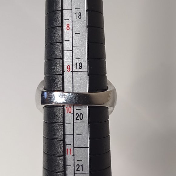 Large Bright Red And Silver Tone Ring Size 9.75 - Picture 12 of 13